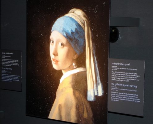 "Girl with a Pearl Earring (La Ragazza col turbante o Ragazza con l'orecchino di perla)" (1665) di Johannes Vermeer