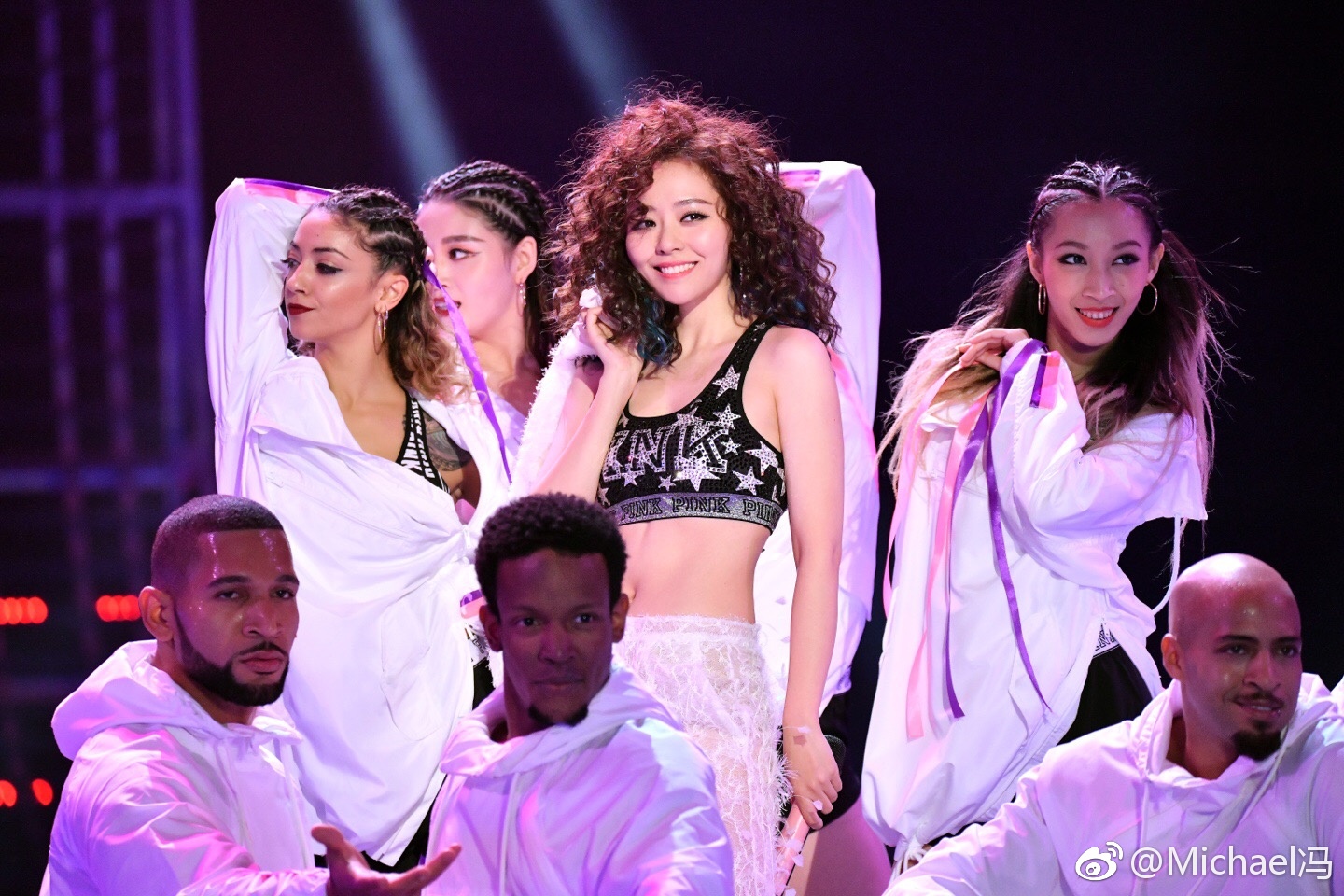 Jane Zhang al Victoria's Secret Fashion Show Jane Zhang at Victoria's Secret Fashion Show